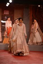 Model walks for Anju Modi at PCJ Delhi Couture Week day 1 on 31st July 2013 (115).JPG